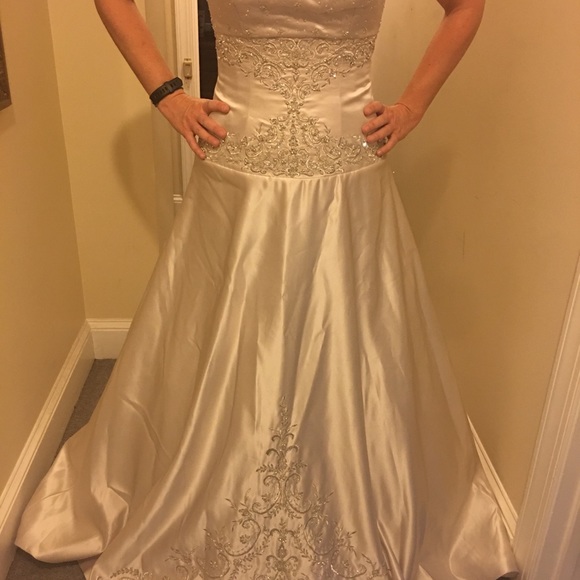 2 Be Brides Dresses & Skirts - 2 Be Brides Wedding Dress